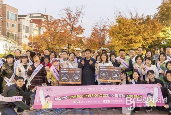 수능 당일인 11월 13일, 박강수 마포구청장이 레드로드에서 청소년 유해환경 예방 캠페인을 펼쳤다.