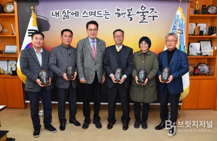 울주군, 2025년 제11기 군민감사관 공로패 수여