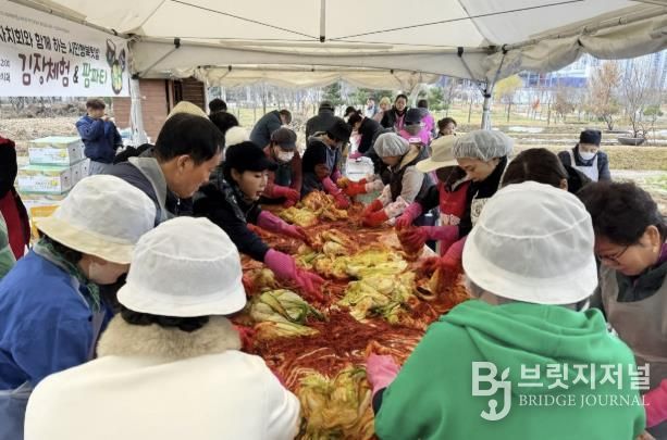 시흥시 배곧2동 주민자치회, 김장 나눔으로 지역사회에 온정 전달