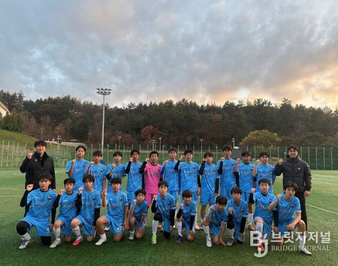 여수시 중등부 유소년 축구단인 여수해양FC U-15가 지난달 28일부터 30까지 해남군 일원에서 열린 ‘해남 땅끝배 축구대회’에서 의미 있는 첫 승리를 거뒀다.