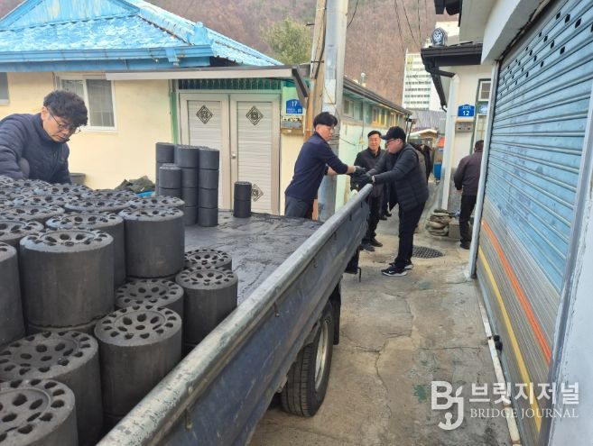 태백시 황연동 태서자율방범대, 사랑의 연탄 나눔 봉사