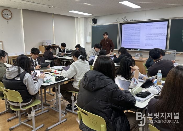 3일 해남고등학교에서 ‘헌법 가치와 시민적 책임’을 주제로 수업이 진행되고 있다.