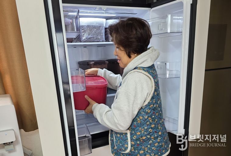 나주시가 어르신들의 식생활 안전 강화를 위해 올해 관내 261개소 경로당에 김치냉장고 보급을 완료했다.