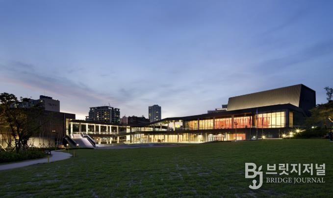 강동아트센터 전경