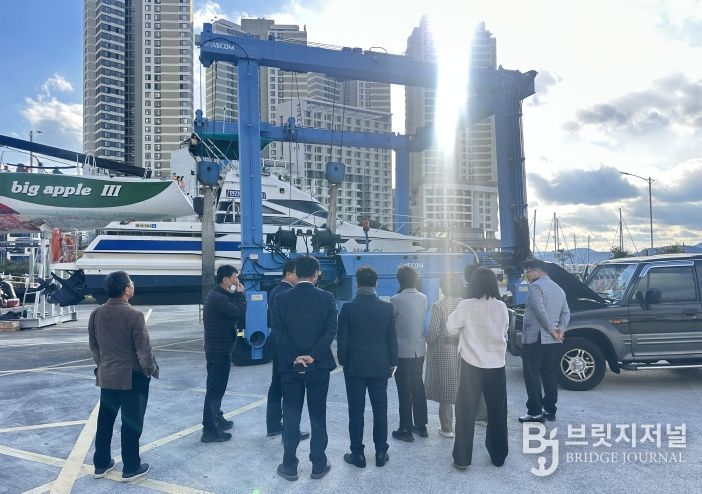 여수시의회 해양도시건설위원회, 이순신마리나·소호2지구 연안정비 현장 점검 실시