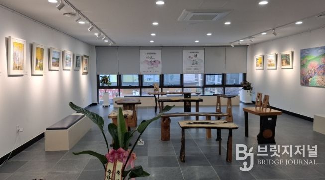 무안예술 한켠 전시실 전경