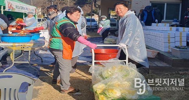 김정희 전남도의회 교육위원장 ‘삼산동 주민과 함께 하는 사랑의 김장 나눔 행사’ 봉사 활동