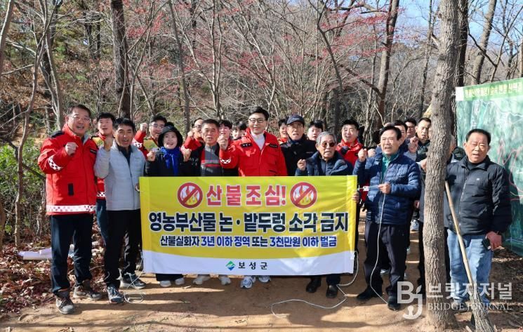 보성군, 주민생활권 망제산 숲속 산책길 국토대청결운동 추진_보성군은 망제산 숲속 산책길에서 국토대청결운동을 추진했다
