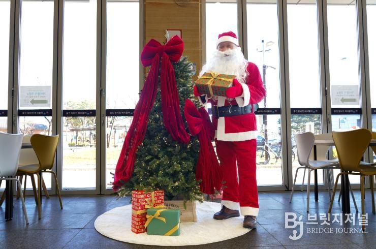울진군은 12월 24일부터 25일까지 이틀간‘산타 관광택시’를 특별 운행한다.