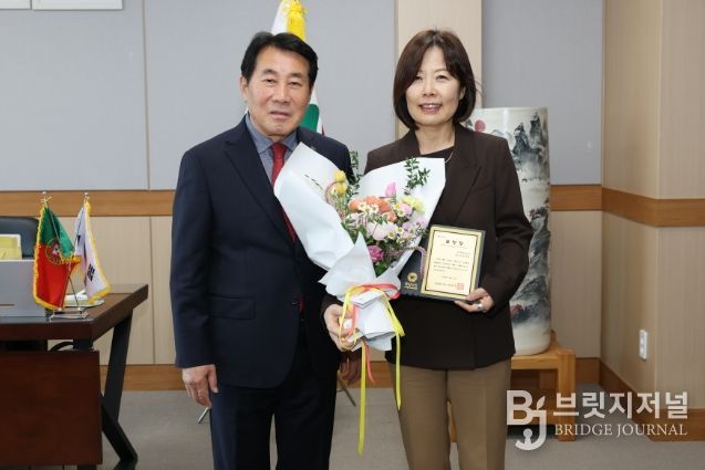 한국필립모리스(주) 윤희경 대표이사, 도지사 표창 수상