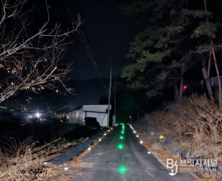 태양광 도로표지병 설치 도로 모습