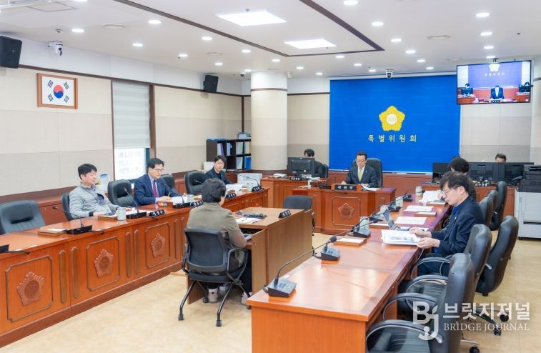 제5차 회의를 진행중인 강남미래전략추진특별위원회