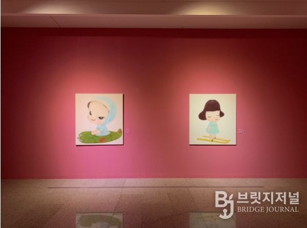 국제교류전 《바람과 숲의 대화》에서 전시 중인 나라 요시토모 작품 전경