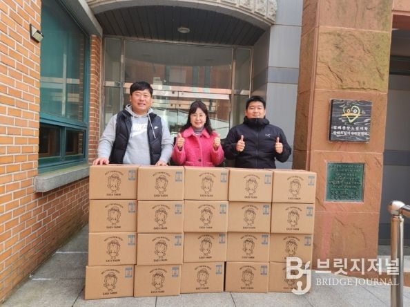 신안 이지팜 이지훈 대표, 새해 맞아 지역 아동에 상추 100박스 기부