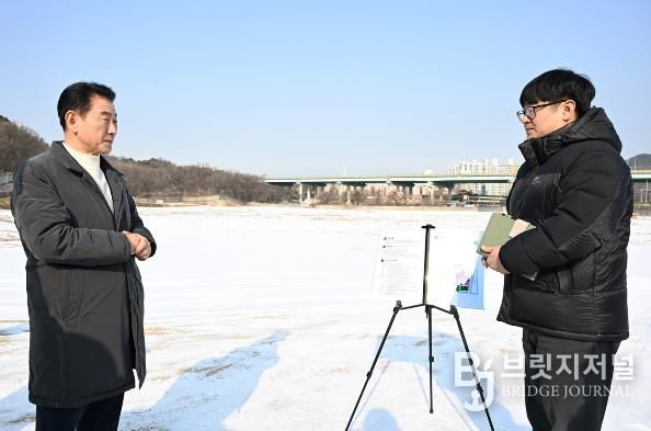 김동근 시장이 1월 14일 캠프 잭슨에서 현장 점검을 하고 있다.