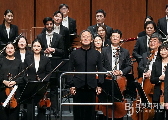 정명훈 지휘자와 바이올리니스트 레오니다스 카바코스, KBS교향악단이 15일 화성예술의전당 동탄아트홀에서 개관 기념 공연을 선보였다