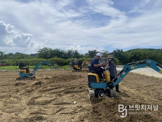 충주시 농기센터, 농용굴착기·지게차 조종면허 취득 교육생 모집