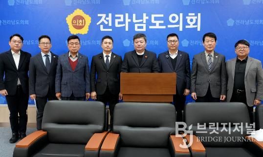 정영균‧최동익‧임형석 도의원 기자회견 사진