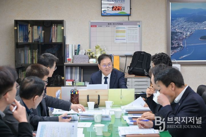 여수시는 지난 19일 전남·광주 행정통합 추진에 따른 부시장 주재 ‘행정통합 대응 전략회의’를 개최했다.