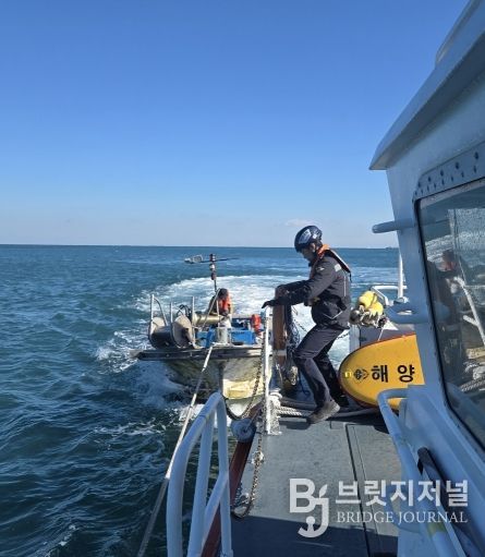 침수어선 예인하고 있는 장면