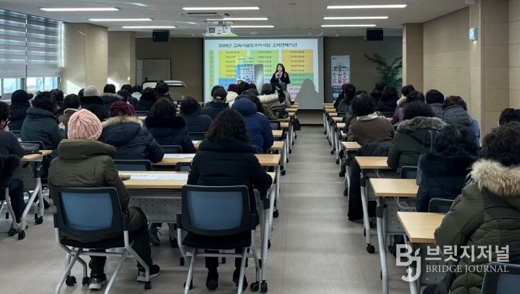 남구보건소는 1. 19.~1. 20. 남구시니어클럽 및 대덕노인복지관 등 감염취약시설을 방문하여 어르신 대상으로 예방접종 참여를 독려했다.