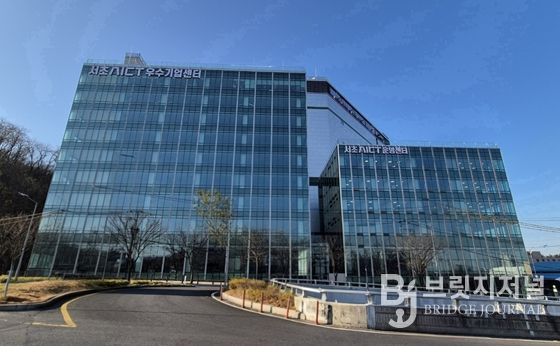 <서초AICT 우수기업센터 전경 - 좌측건물>