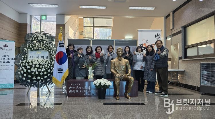 정토경전대학 수강생 기념촬영 사진