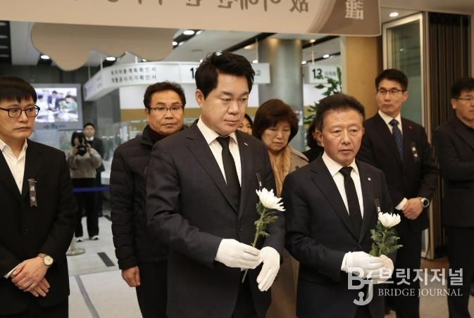 고 이해찬 전 총리 분향소를 찾아 합동 분향에 참여한 박준희 관악구청장