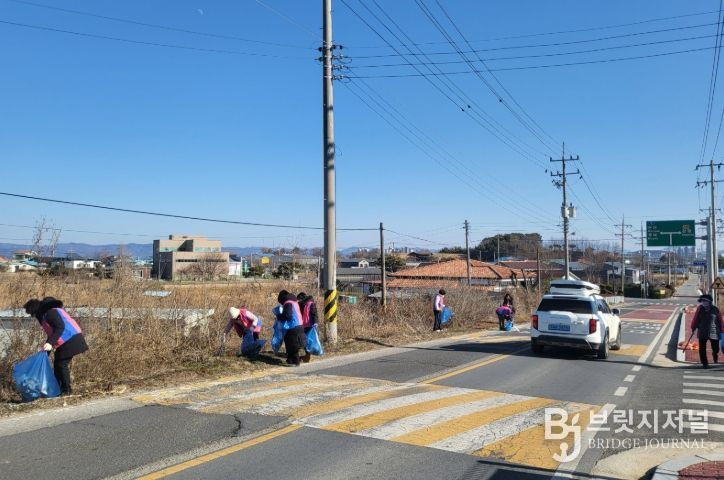 논산시 성동면생활개선회, 깨끗한 마을 만들기를 위한 환경정화 봉사활동