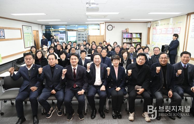 달성군새마을회 정기총회 사진(29일 개최한 달성군새마을회 대의원 정기총회 단체사진)