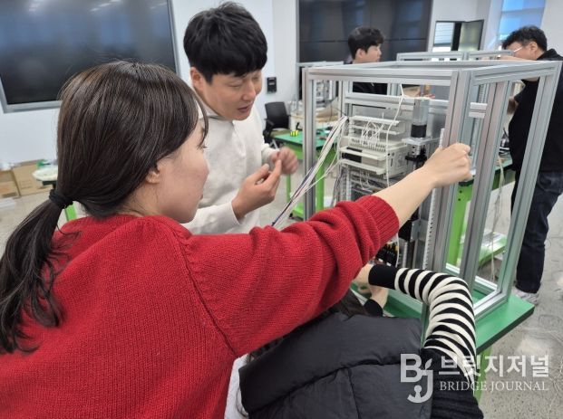 직업계고 전문교과 교사들이 1월 20일 직업교육복합센터에서 프로그램 논리 제어(PCL) 연수를 하고있다.