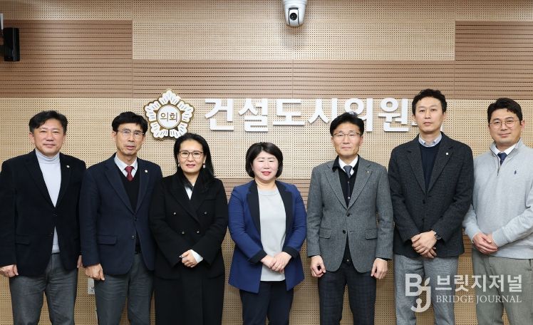 아산시의회 건설도시위원회가 지역 건설업 활성화를 위한 간담회를 개최했다.