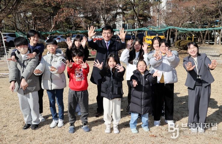 윤건영 충북교육감, 청주 봉명, 영운 지역아동센터 방문해 현장 목소리 청취(사진2)-봉명지역아동센터