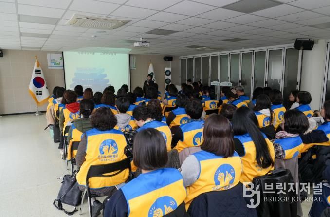 지난 5일 강북구청 기획상황실에서 우리동네돌봄단 직무교육이 진행되고 있다.