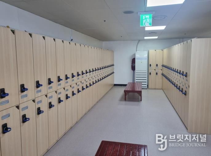 창동문화체육센터 수영장 탈의실 사물함 교체 후 사진
