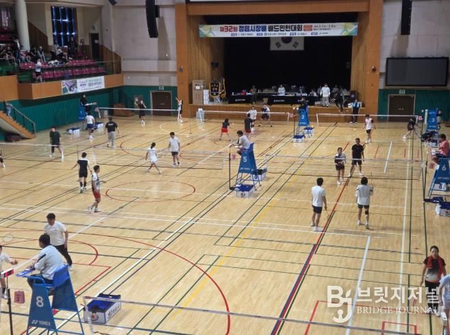 정읍시, 제32회 시장배 배드민턴 대회 성료…동호인 300여 명 화합