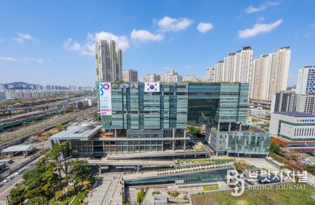 2025년 금빛학교 내 진학 관련 프로그램에서 학생들이 교육을 받고 있다