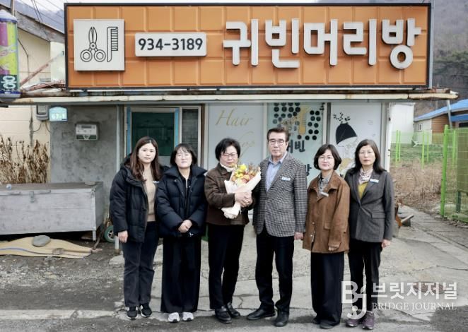 훈장 전달 사진