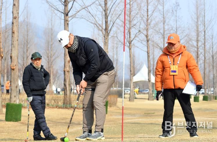 2026 화천군 시즌 오픈 전국 파크골프 대회 결선 라운드가 10일 하남면 거례리 산천어 파크골프장에서 시작됐다