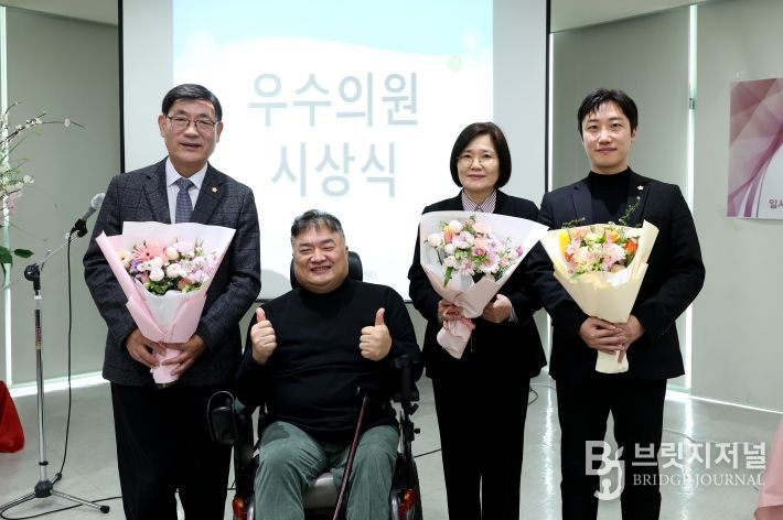 성동구의회 박성근, 전종균, 이현숙 의원 표창패 수상