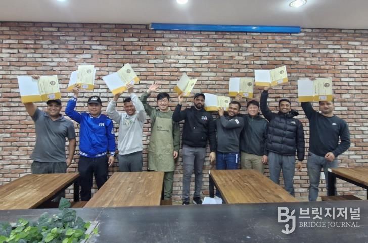 완주군 외국인 주민 9명, 바리스타 자격증 전원 취득