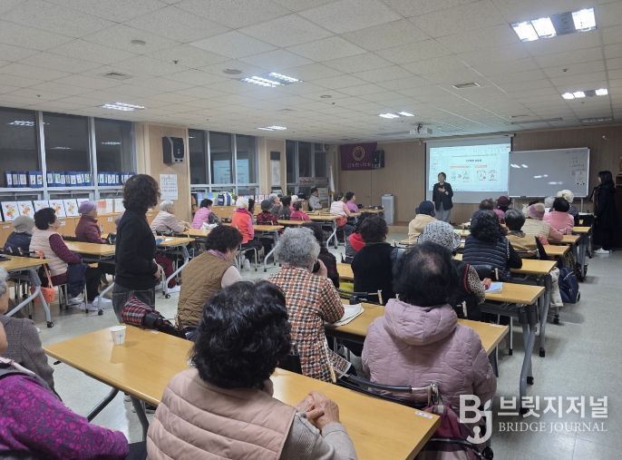 1. 천안시가 ‘찾아가는 안전취약계층 안전교육’을 진행하고 있다.