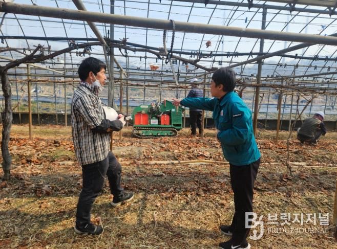 정읍시, 영농부산물 파쇄로 산불 예방·미세먼지 저감·일손돕기 ‘일거삼득’