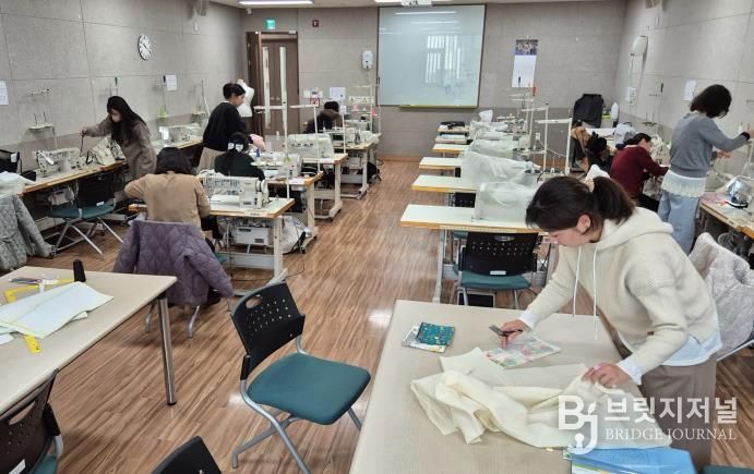 용산구 ‘여성교실’에 참여한 구민들 모습