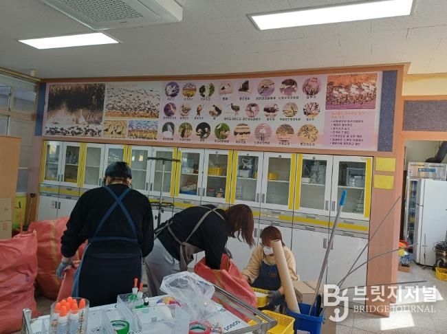 운산초 과학실 정리지원