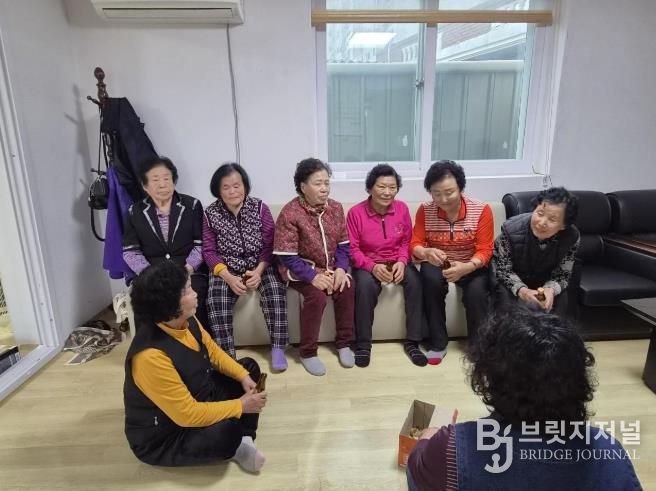 영암군, 경로당 204곳에 객장소파 설치