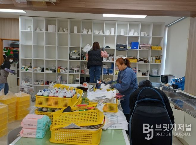 , 부석중 미술실 정리 지원
