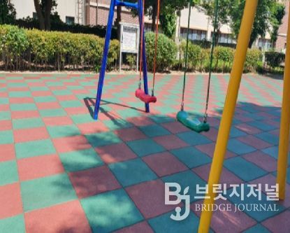 2025년 보조금 지원 어린이놀이터 바닥매트 교체 공사 완료