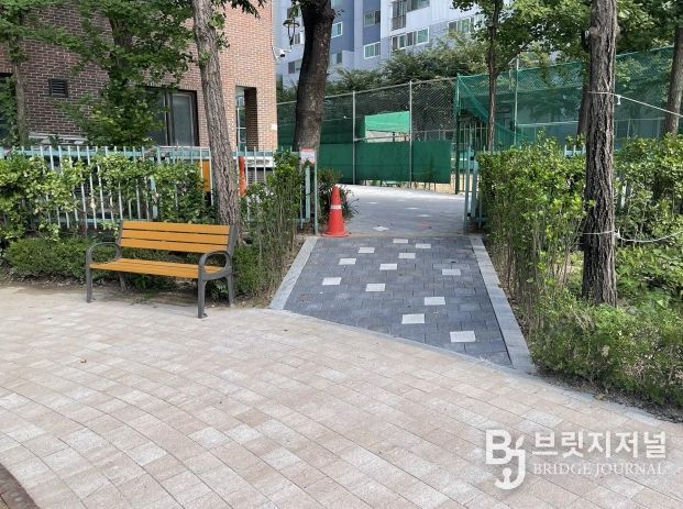 쌍용아파트 단지 내 소공원 통행로 정비 후