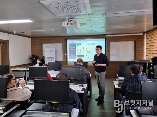 지난 24일 바우처 택시기사들을 대상으로 역량강화 교육을 진행하고 있다.